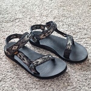 Teva Black and Gray Patterned Sandals
